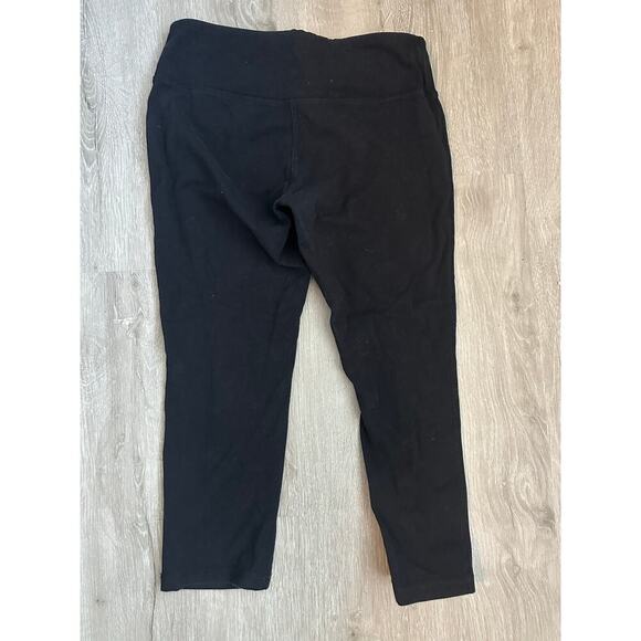 Gap Women's GapFit Reg Rise Blackout Technology Capri Leggings Black Size Small - Picture 3 of 3